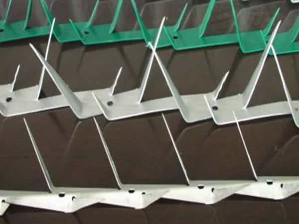 Pvc coated barbed bird spikes