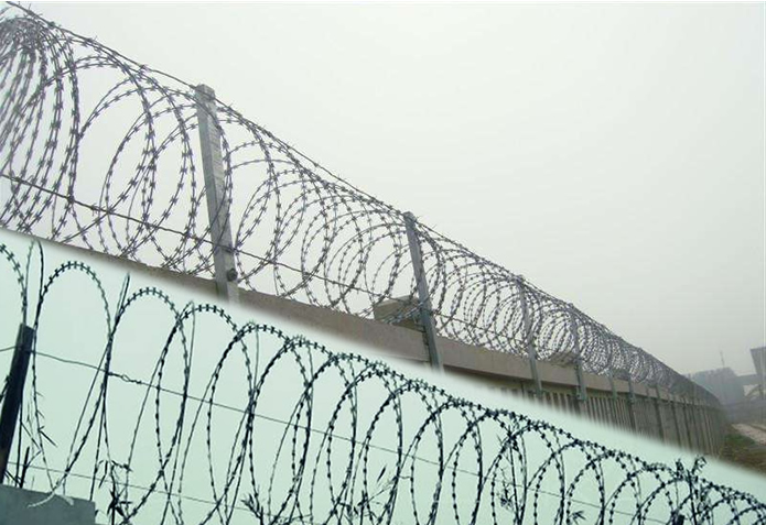 razor wire vs barbed wire