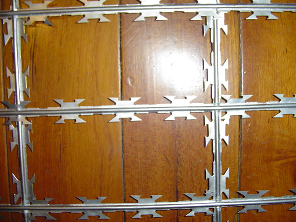 Hot dipped galvanized razor mesh fence panels 15 x 7.5 cm