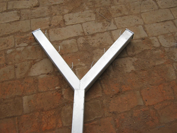 Hot dipped galvanized steel pickets with Y shaped arm for support razor fence