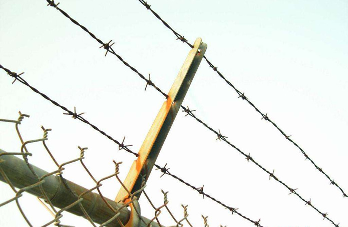 High Security Fencing Barbed Wire, double strand type 4 points